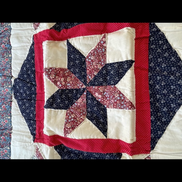 - Two pillows cover by shams - Picture 12 of 12